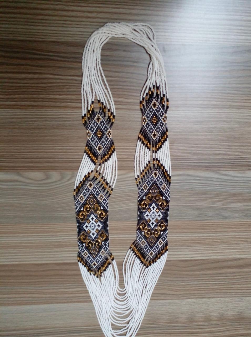 Tausi Necklace (white & grey)